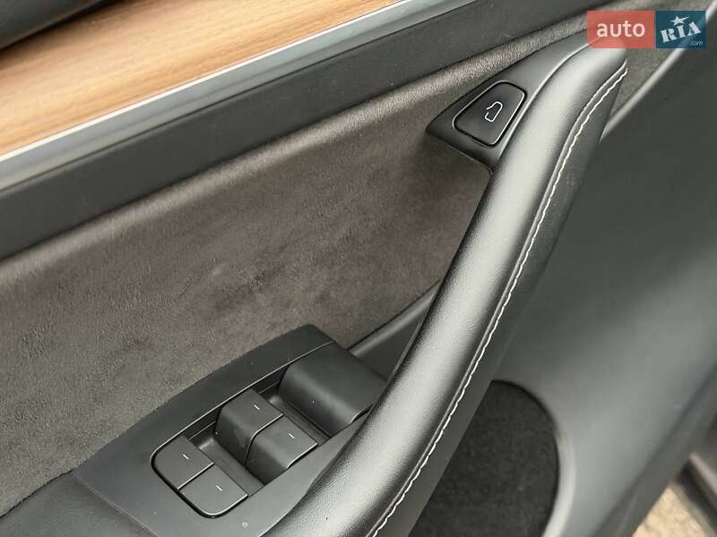 Внедорожник / Кроссовер Tesla Model Y 2023 в Кривом Роге