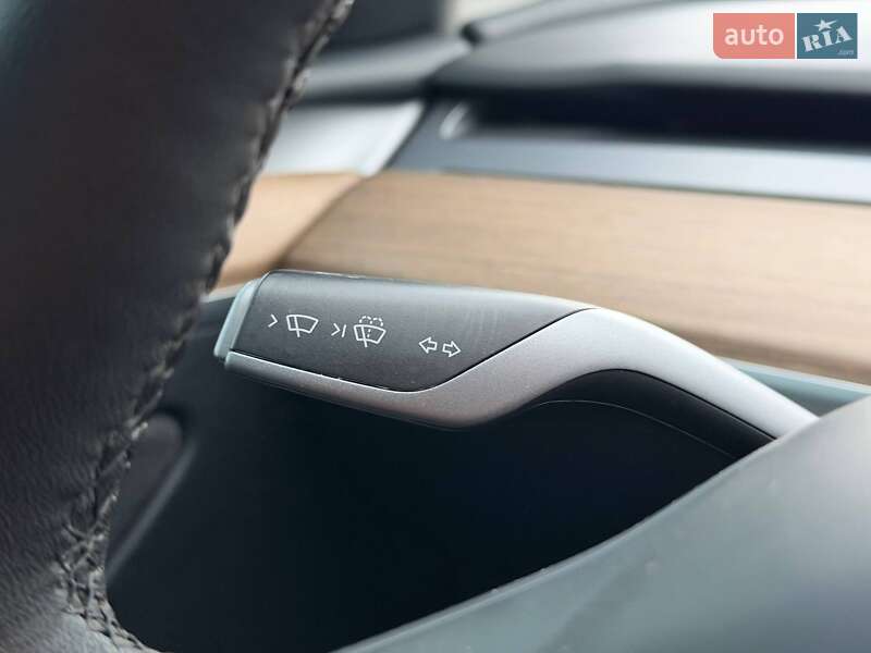 Внедорожник / Кроссовер Tesla Model Y 2023 в Кривом Роге