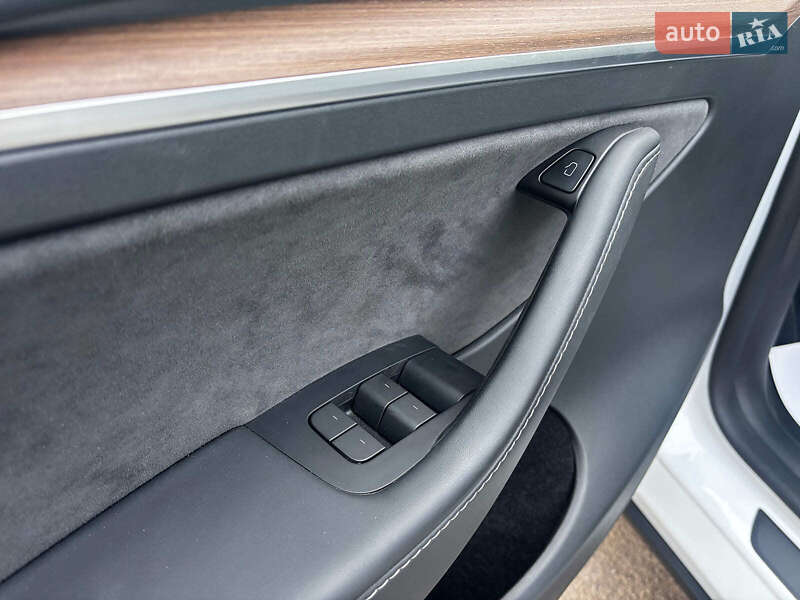 Позашляховик / Кросовер Tesla Model Y 2024 в Запоріжжі