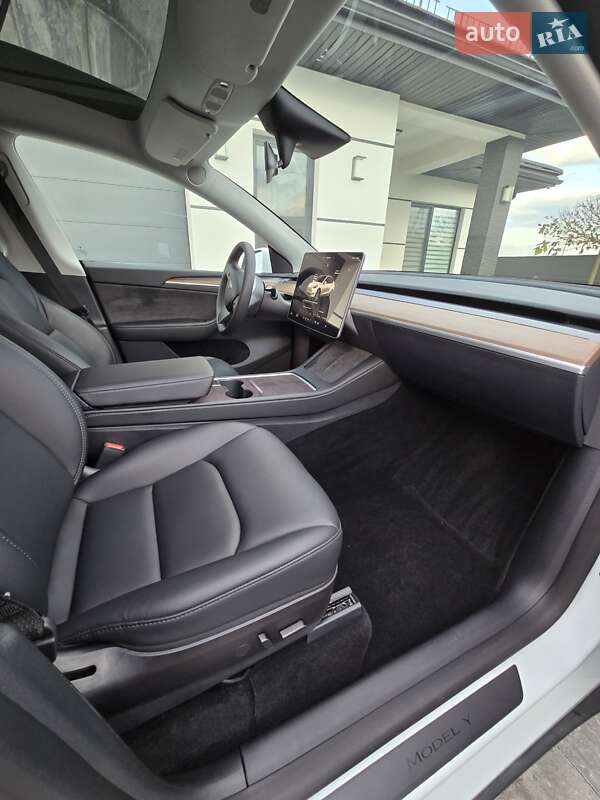 Внедорожник / Кроссовер Tesla Model Y 2023 в Ивано-Франковске