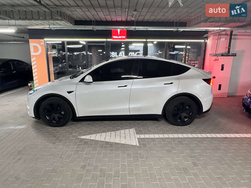 Позашляховик / Кросовер Tesla Model Y 2024 в Києві