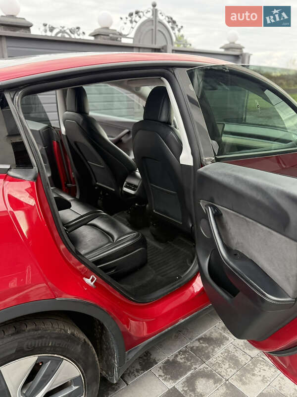 Внедорожник / Кроссовер Tesla Model Y 2022 в Дубно