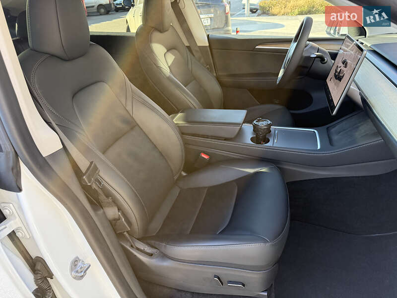 Внедорожник / Кроссовер Tesla Model Y 2023 в Киеве