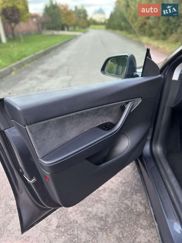 Внедорожник / Кроссовер Tesla Model Y 2020 в Ровно