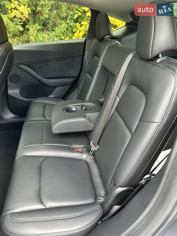 Внедорожник / Кроссовер Tesla Model Y 2020 в Ровно