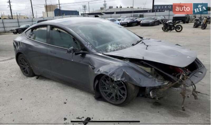 Внедорожник / Кроссовер Tesla Model Y 2024 в Киеве