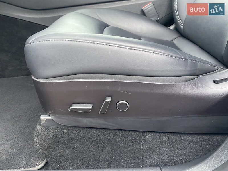 Позашляховик / Кросовер Tesla Model Y 2023 в Рівному