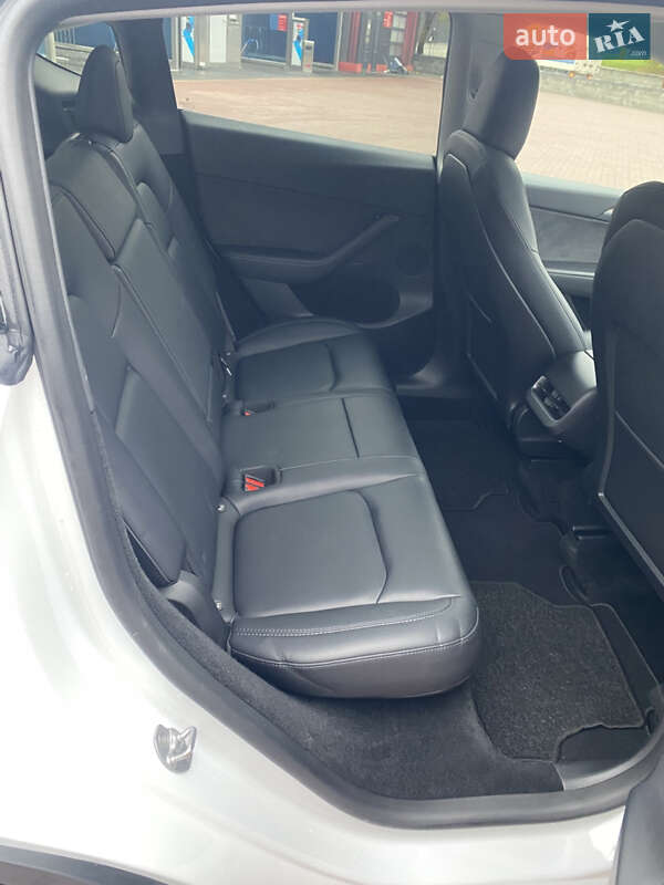 Позашляховик / Кросовер Tesla Model Y 2023 в Рівному