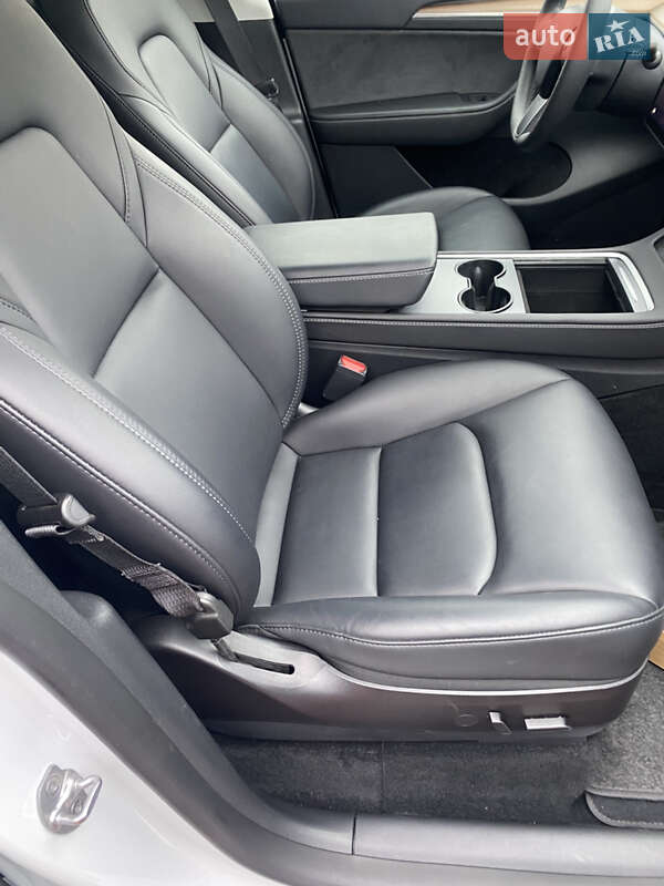 Позашляховик / Кросовер Tesla Model Y 2023 в Рівному