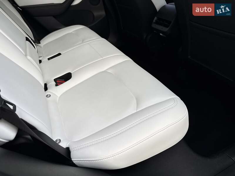 Позашляховик / Кросовер Tesla Model Y 2021 в Львові