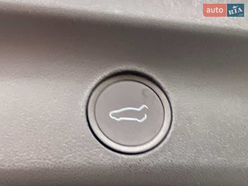 Внедорожник / Кроссовер Tesla Model Y 2023 в Ровно