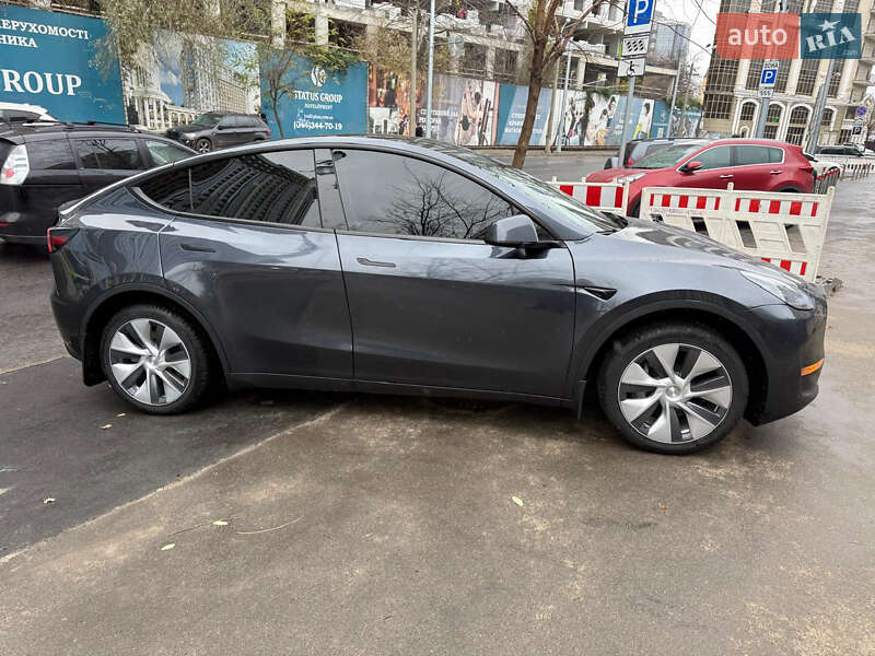 Внедорожник / Кроссовер Tesla Model Y 2024 в Киеве