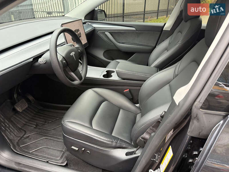 Внедорожник / Кроссовер Tesla Model Y 2024 в Киеве