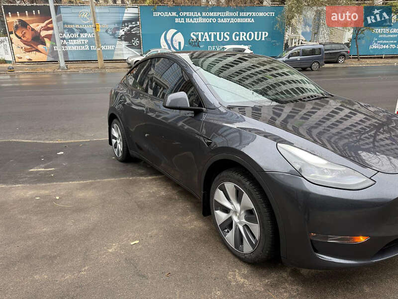 Внедорожник / Кроссовер Tesla Model Y 2024 в Киеве
