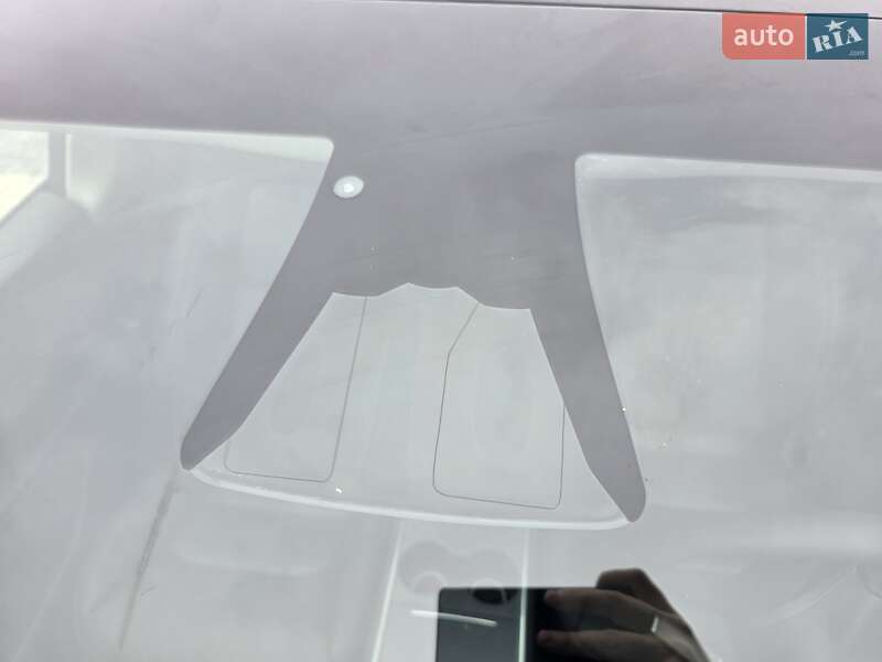 Позашляховик / Кросовер Tesla Model Y 2024 в Києві