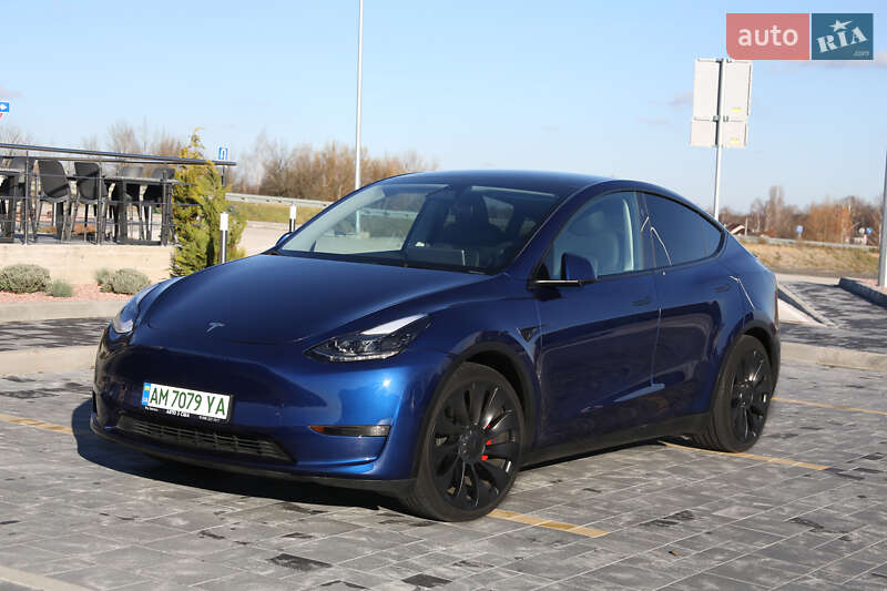 Tesla Model Y 2024