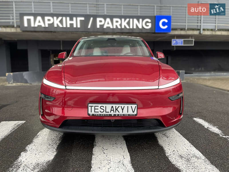 Tesla Model Y 2025