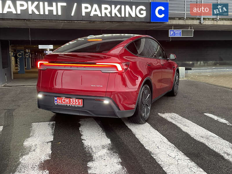 Позашляховик / Кросовер Tesla Model Y 2025 в Києві
