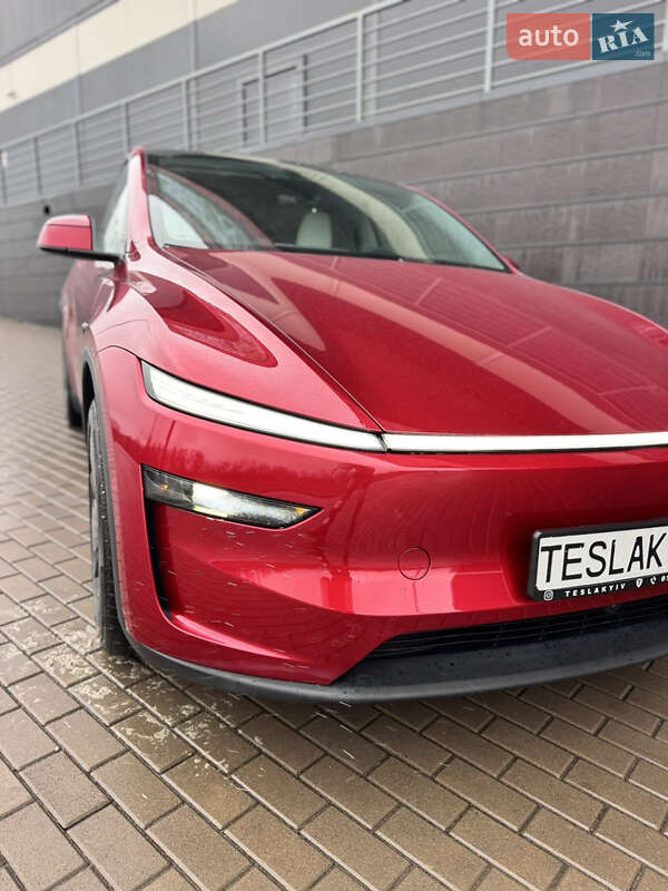 Позашляховик / Кросовер Tesla Model Y 2025 в Києві