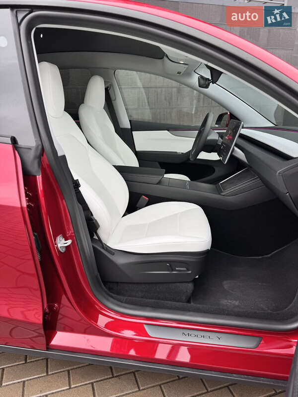 Позашляховик / Кросовер Tesla Model Y 2025 в Києві