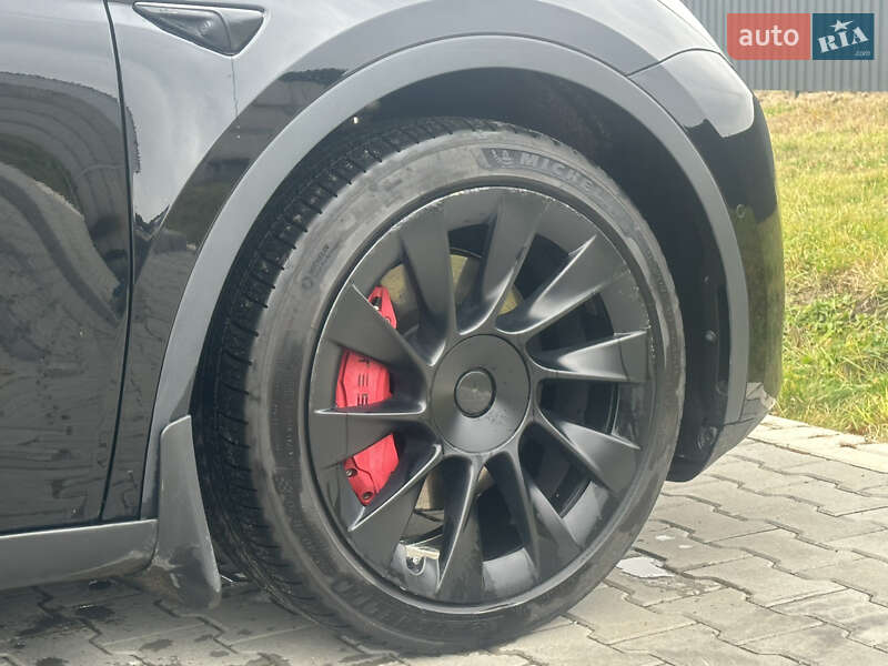 Внедорожник / Кроссовер Tesla Model Y 2021 в Киеве