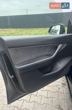 Внедорожник / Кроссовер Tesla Model Y 2021 в Киеве