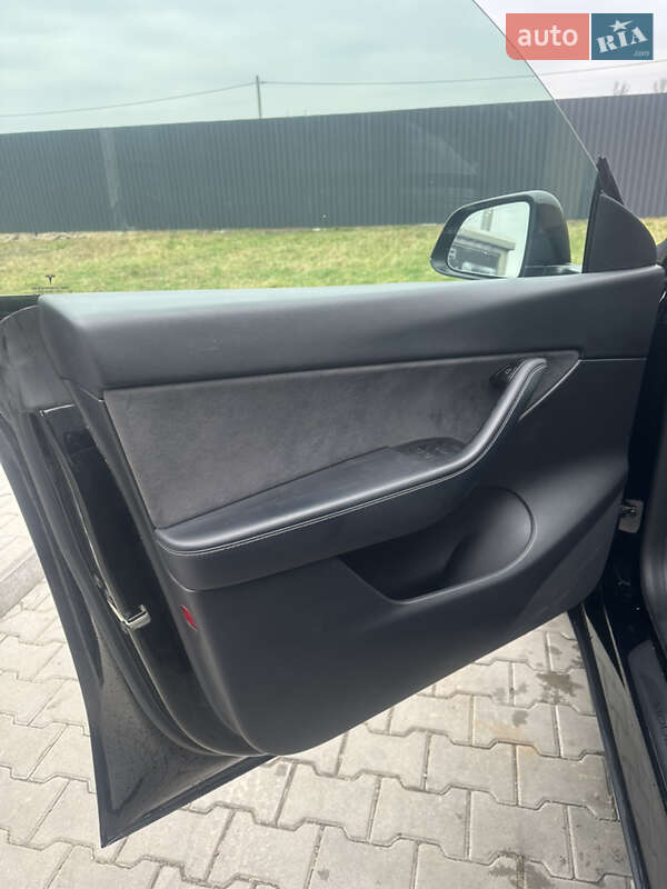 Внедорожник / Кроссовер Tesla Model Y 2021 в Киеве