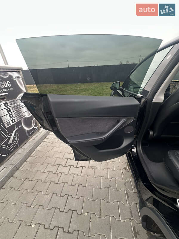 Внедорожник / Кроссовер Tesla Model Y 2021 в Киеве