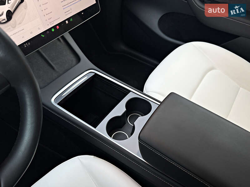 Внедорожник / Кроссовер Tesla Model Y 2024 в Черновцах