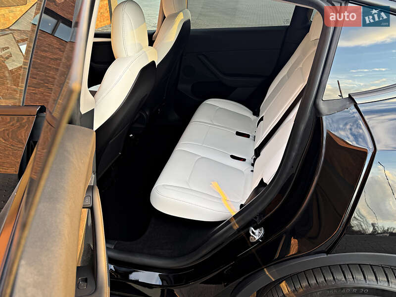 Внедорожник / Кроссовер Tesla Model Y 2024 в Черновцах