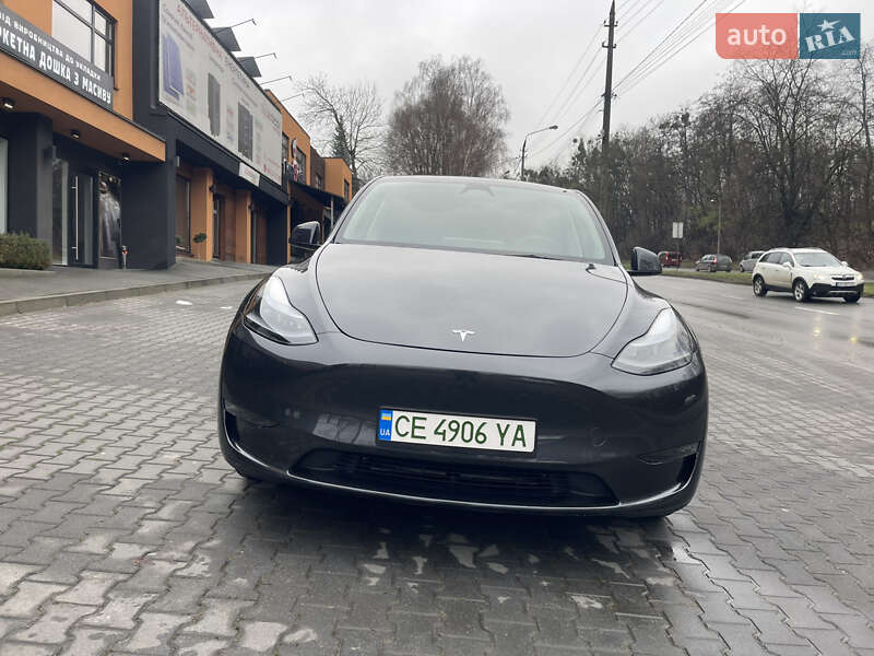 Tesla Model Y 2024
