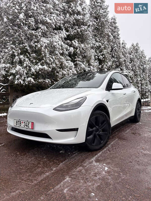 Позашляховик / Кросовер Tesla Model Y 2024 в Івано-Франківську