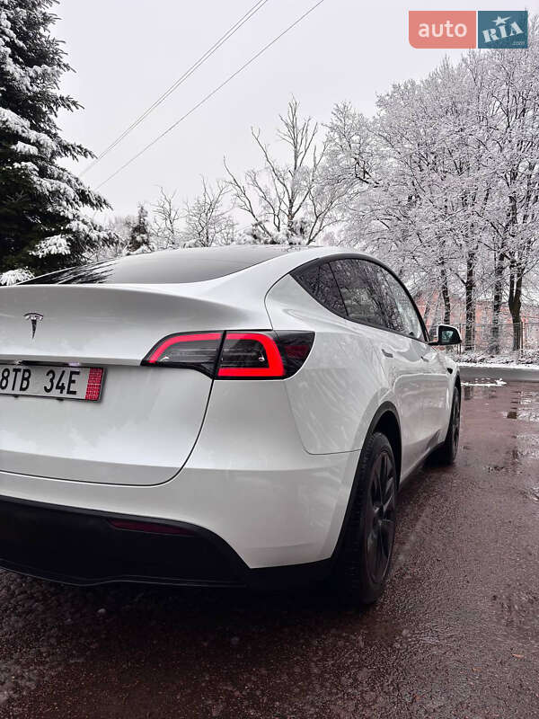 Позашляховик / Кросовер Tesla Model Y 2024 в Івано-Франківську