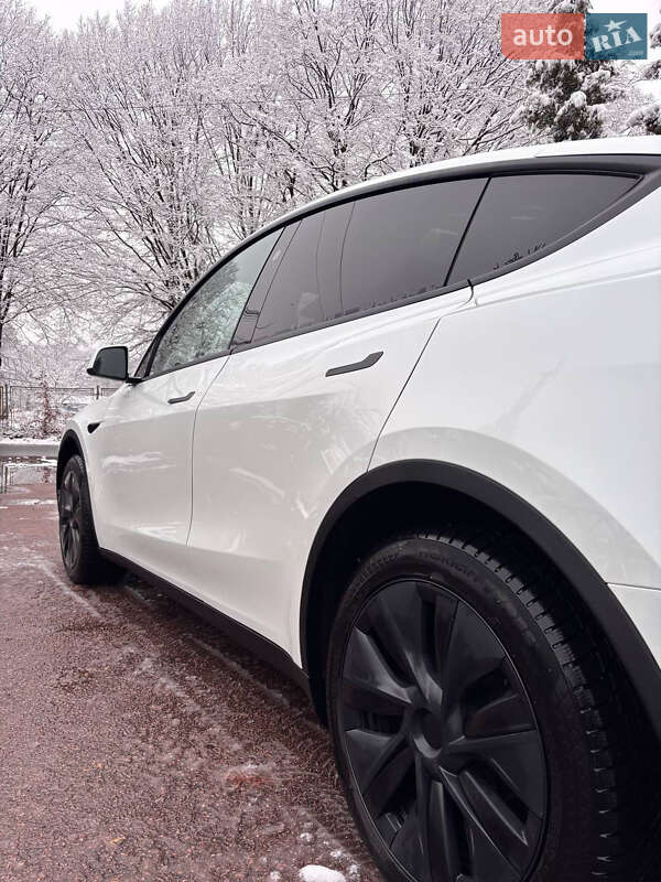 Позашляховик / Кросовер Tesla Model Y 2024 в Івано-Франківську
