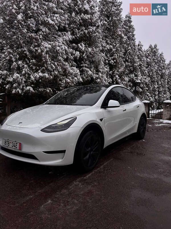 Позашляховик / Кросовер Tesla Model Y 2024 в Івано-Франківську