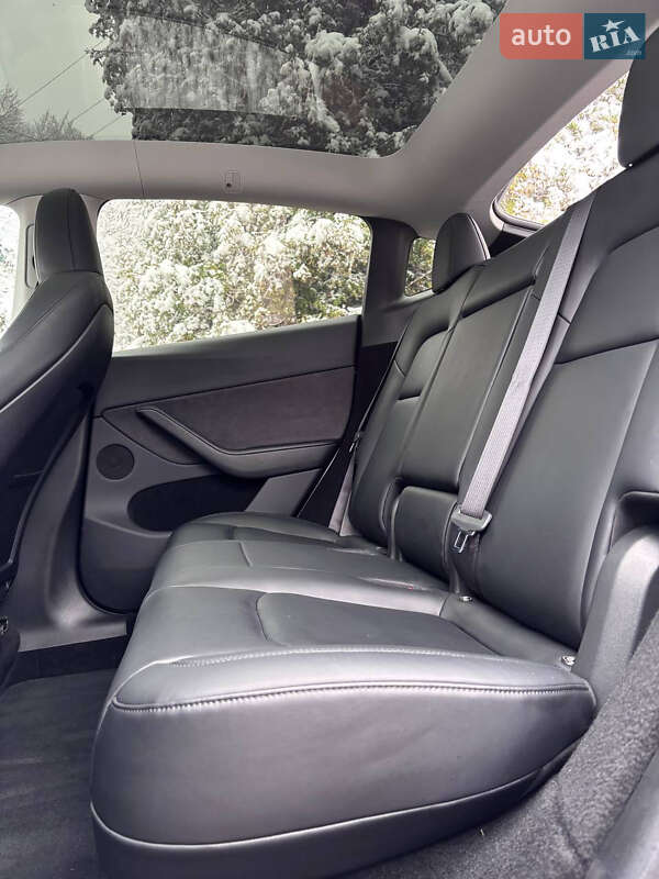 Позашляховик / Кросовер Tesla Model Y 2024 в Івано-Франківську