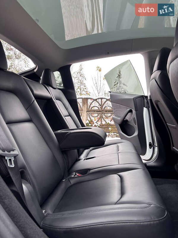 Позашляховик / Кросовер Tesla Model Y 2024 в Івано-Франківську