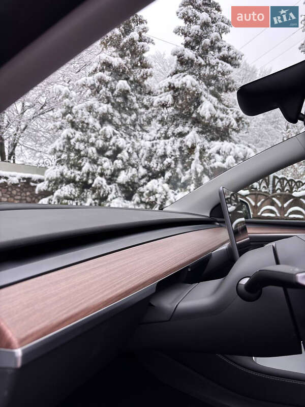 Позашляховик / Кросовер Tesla Model Y 2024 в Івано-Франківську