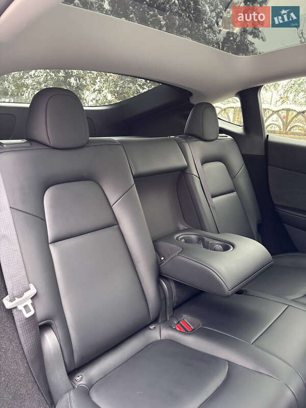 Позашляховик / Кросовер Tesla Model Y 2024 в Івано-Франківську