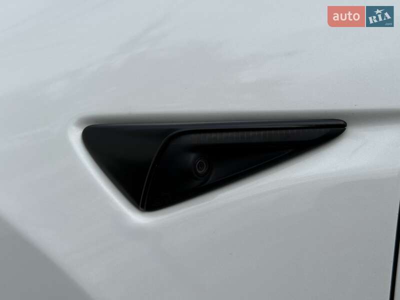 Внедорожник / Кроссовер Tesla Model Y 2022 в Киеве