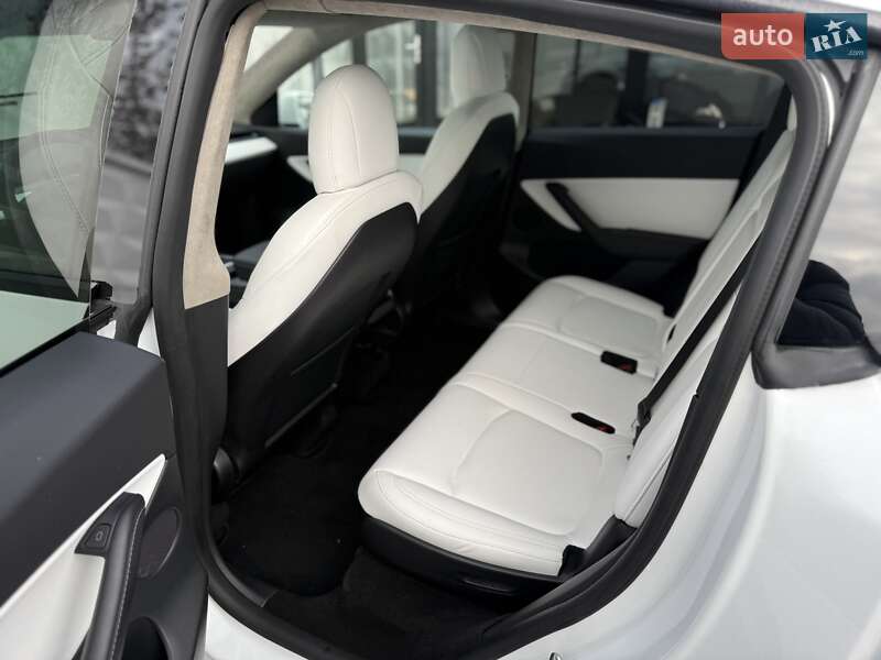 Внедорожник / Кроссовер Tesla Model Y 2022 в Киеве