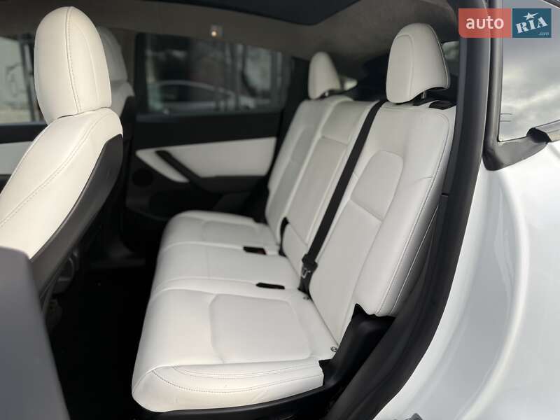 Внедорожник / Кроссовер Tesla Model Y 2022 в Киеве