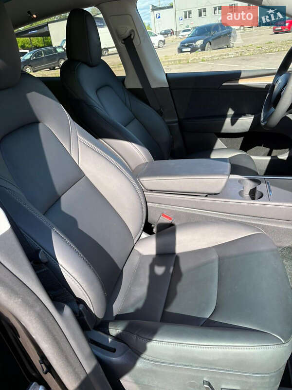 Внедорожник / Кроссовер Tesla Model Y 2022 в Ровно