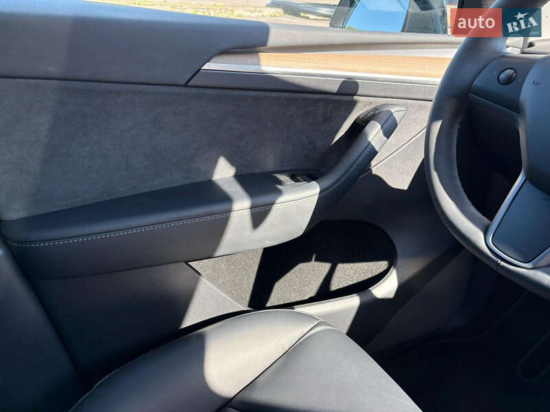 Внедорожник / Кроссовер Tesla Model Y 2022 в Ровно