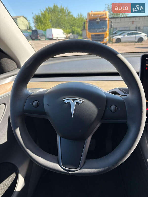 Внедорожник / Кроссовер Tesla Model Y 2022 в Ровно
