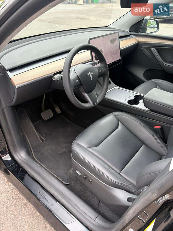Внедорожник / Кроссовер Tesla Model Y 2023 в Ровно