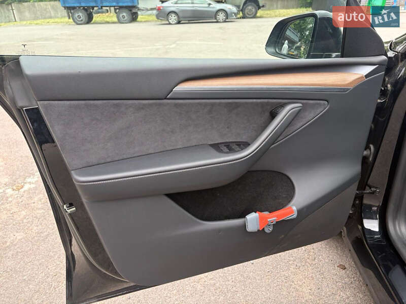 Внедорожник / Кроссовер Tesla Model Y 2023 в Ровно