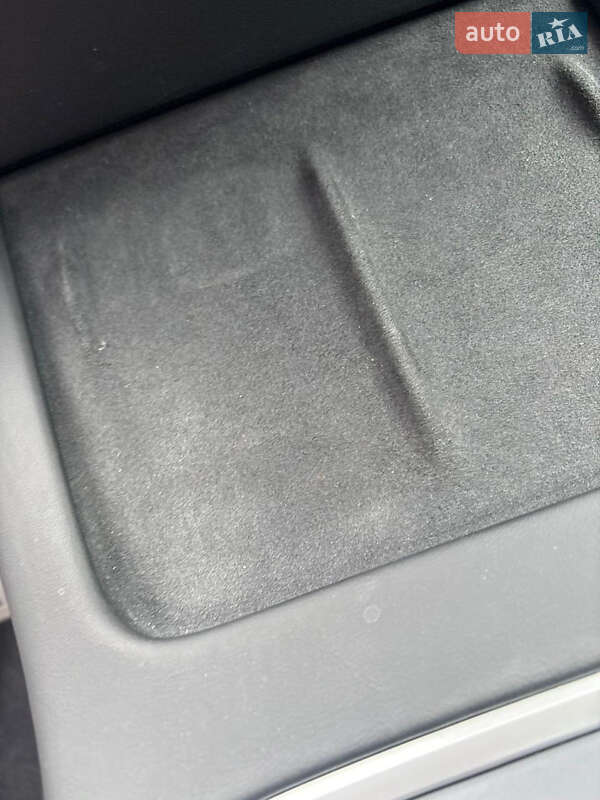 Внедорожник / Кроссовер Tesla Model Y 2023 в Ровно