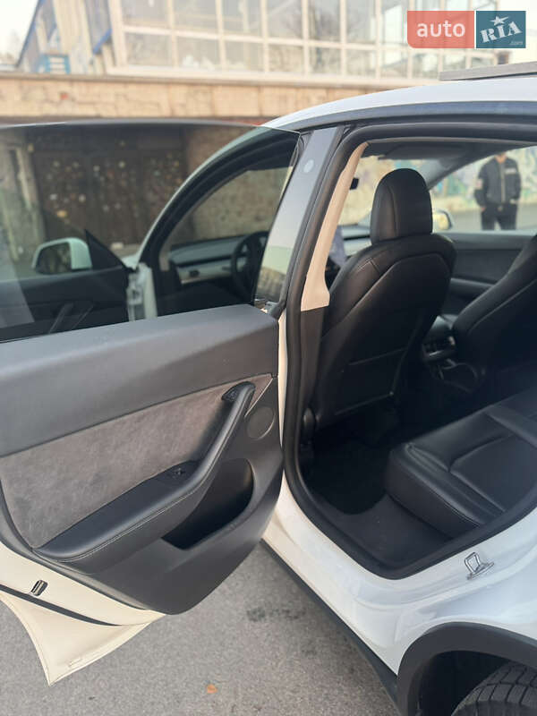 Внедорожник / Кроссовер Tesla Model Y 2021 в Днепре