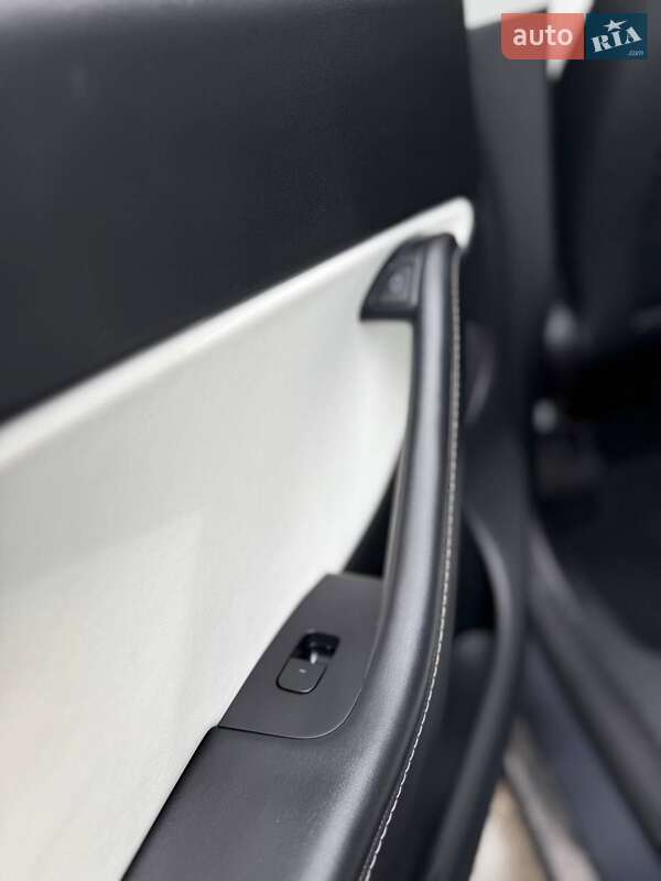 Внедорожник / Кроссовер Tesla Model Y 2022 в Тернополе